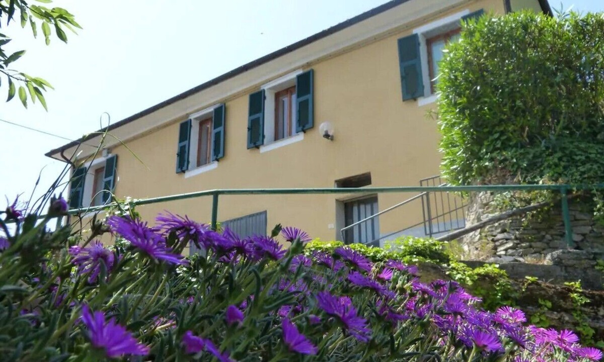 Casanova Lerrone Apartment | Pet-Friendly 'Casa dei Fiori' Apartment with Mountain Views and Wi-Fi