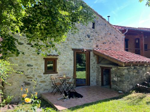Valcabere Ski Chalet | Petite grange cosy avec poêle à bois et jardin clôturé