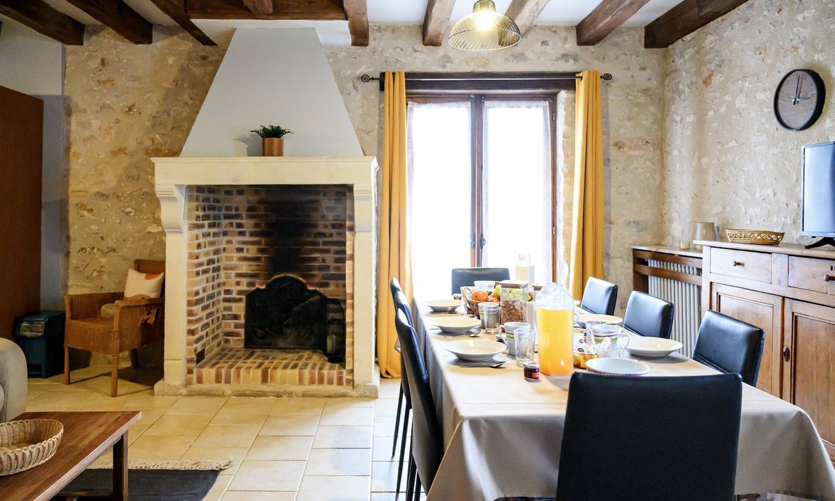 Chenou House | Petite maison 'Le Cerisier' with shared garden and Wi-Fi