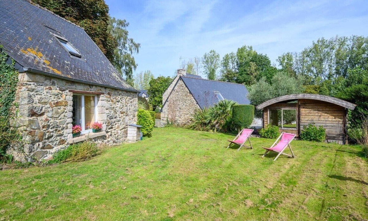 Cleguerec House | “Petite Maison & Wellness Area” with Jacuzzi, Wi-Fi, Terrace and Private Garden