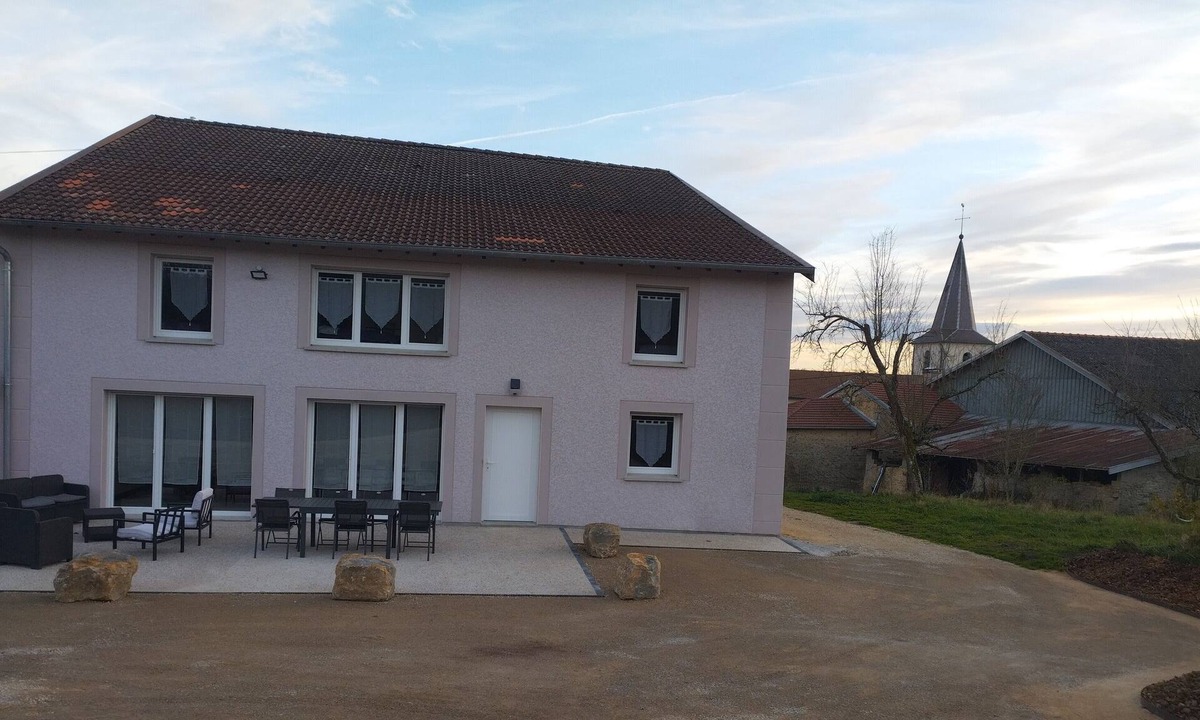 Rainville House | Pink House, 6-bedroom country house, easy PMR access