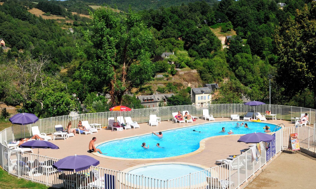 Entraygues-sur-Truyere Condo | Piscine avec vue sur le Lot | Sauna sur place