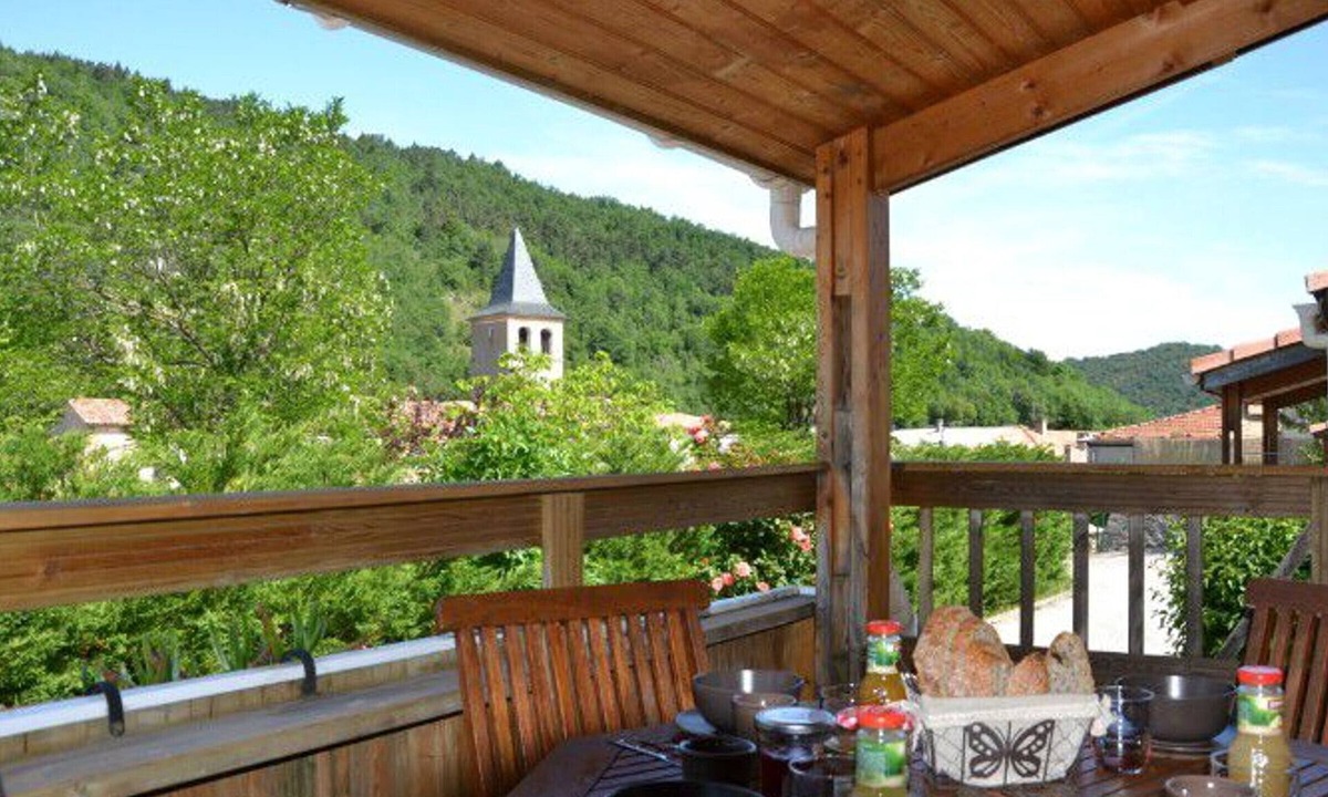 Roquefeuil Ski Chalet | PMR Chalet with Terrace for 4 People, Roquefeuil