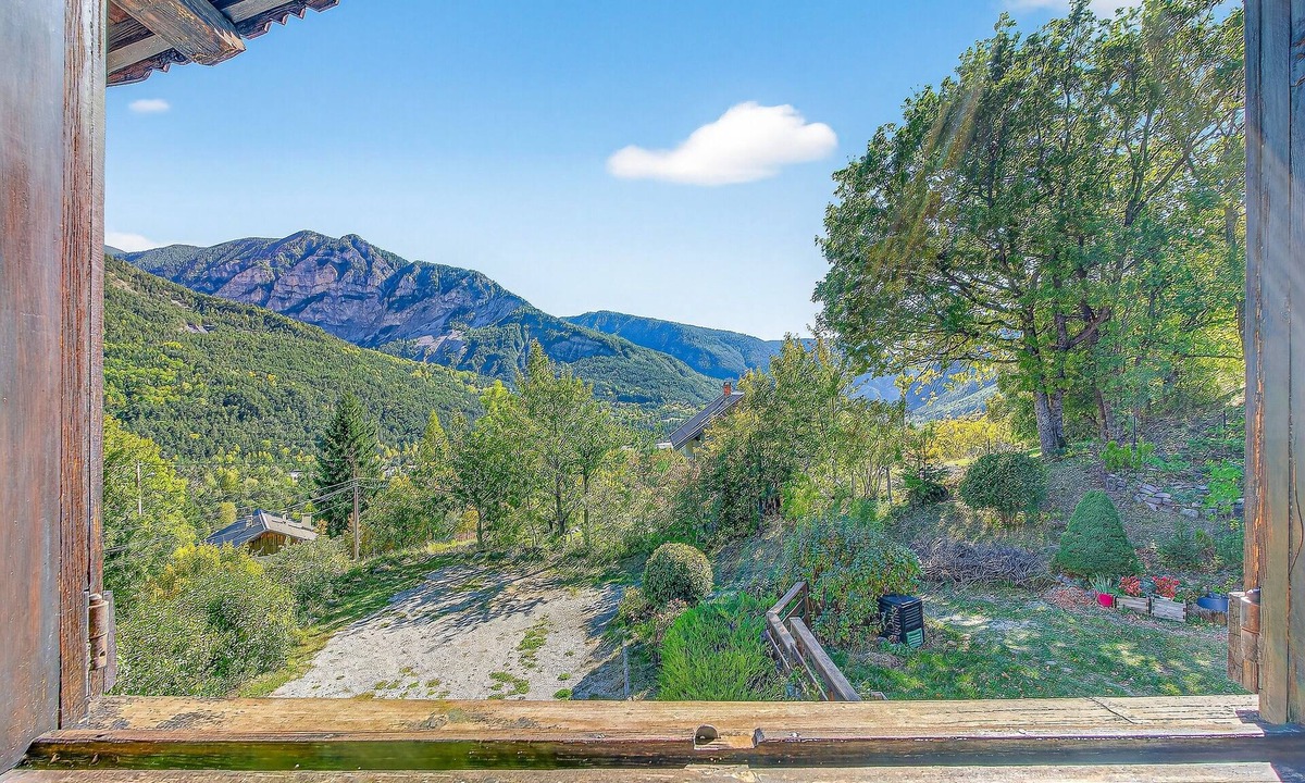 Beauvezer Bed & Breakfast | 'Poème et Aquarelle' Guest Room with Mountain View, Shared Terrace and Wi-Fi