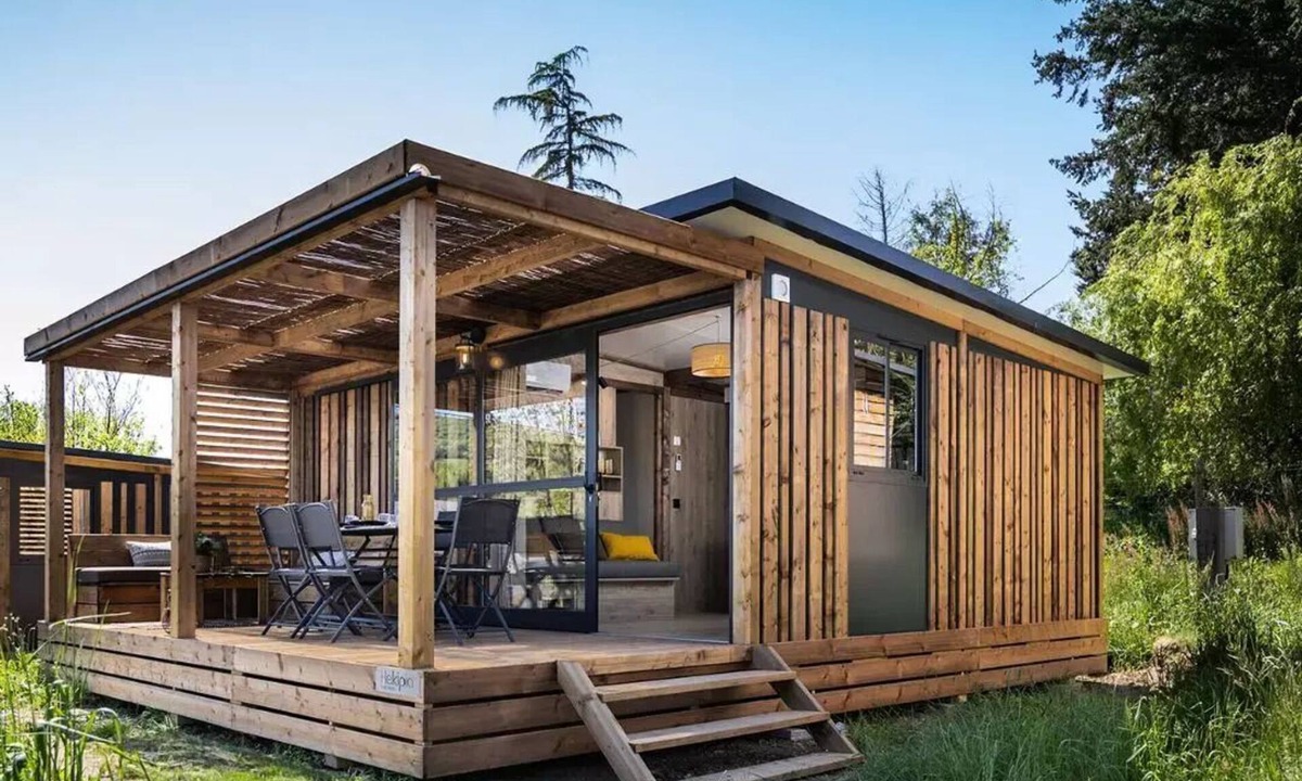 Messery House | Premium 3-Room Chalet for 4–5 People, Air-Conditioned + TV