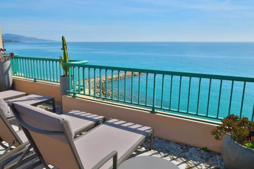 Menton Hotel | Princess Et Richmond