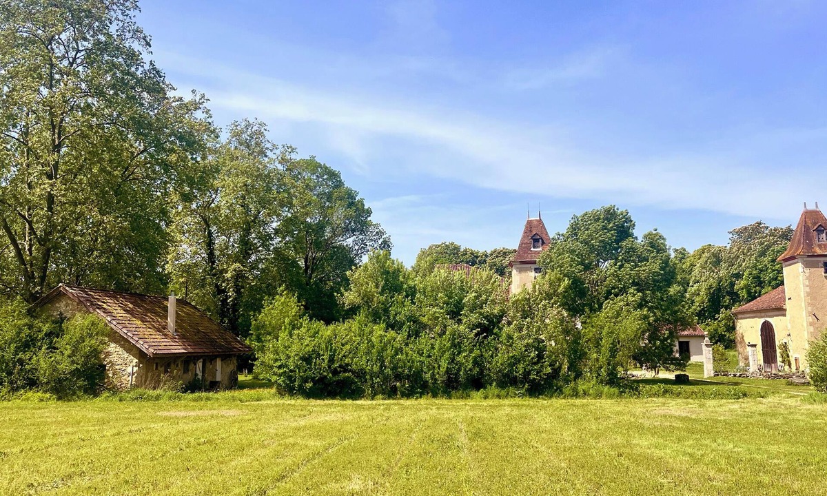 Vic-Fezensac Cottage | Private Cottage at Château de Gracio - Where History Meets Tranquility