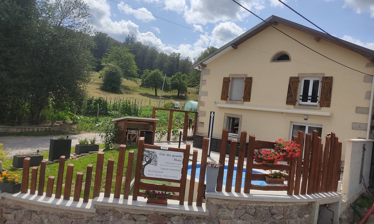 Hadol House | Propriété de Campagne Rénovée Avec Piscine, Sauna Privés
