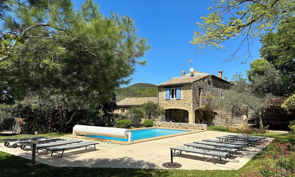 Saint Michel d'Euzet House | Provençal farmhouse 18 people, private pool, enclosed garden, in the vineyards
