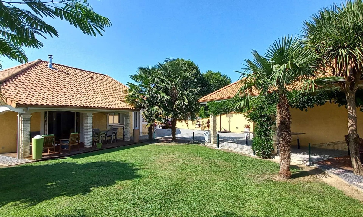 Uzein House | Provencal style holiday home with heated pool and pétanque area.