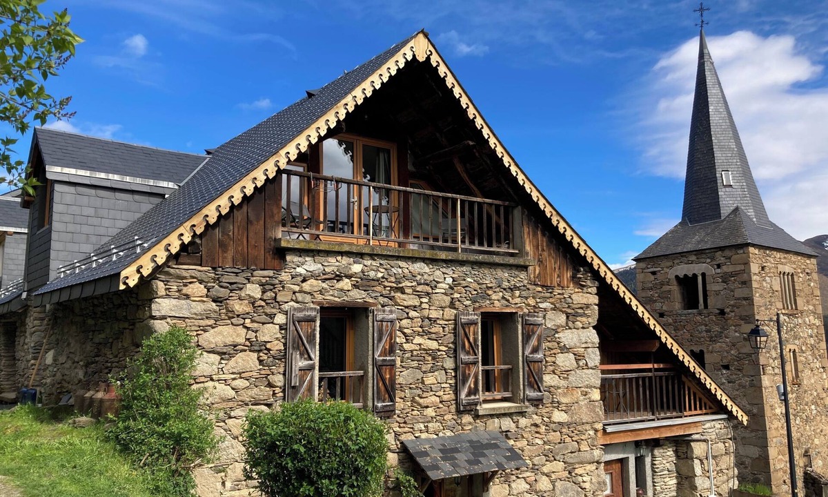 Cathervielle Ski Chalet | Pyrenean stone chalet 10 minutes from the ski slopes, ideal for hiking.
