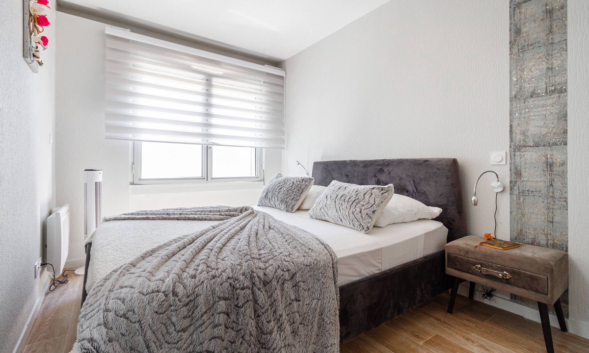 Saint-Cyprien Apartment | Quiet 1-bed with office space, Saint-Cyprien, 200m to metro