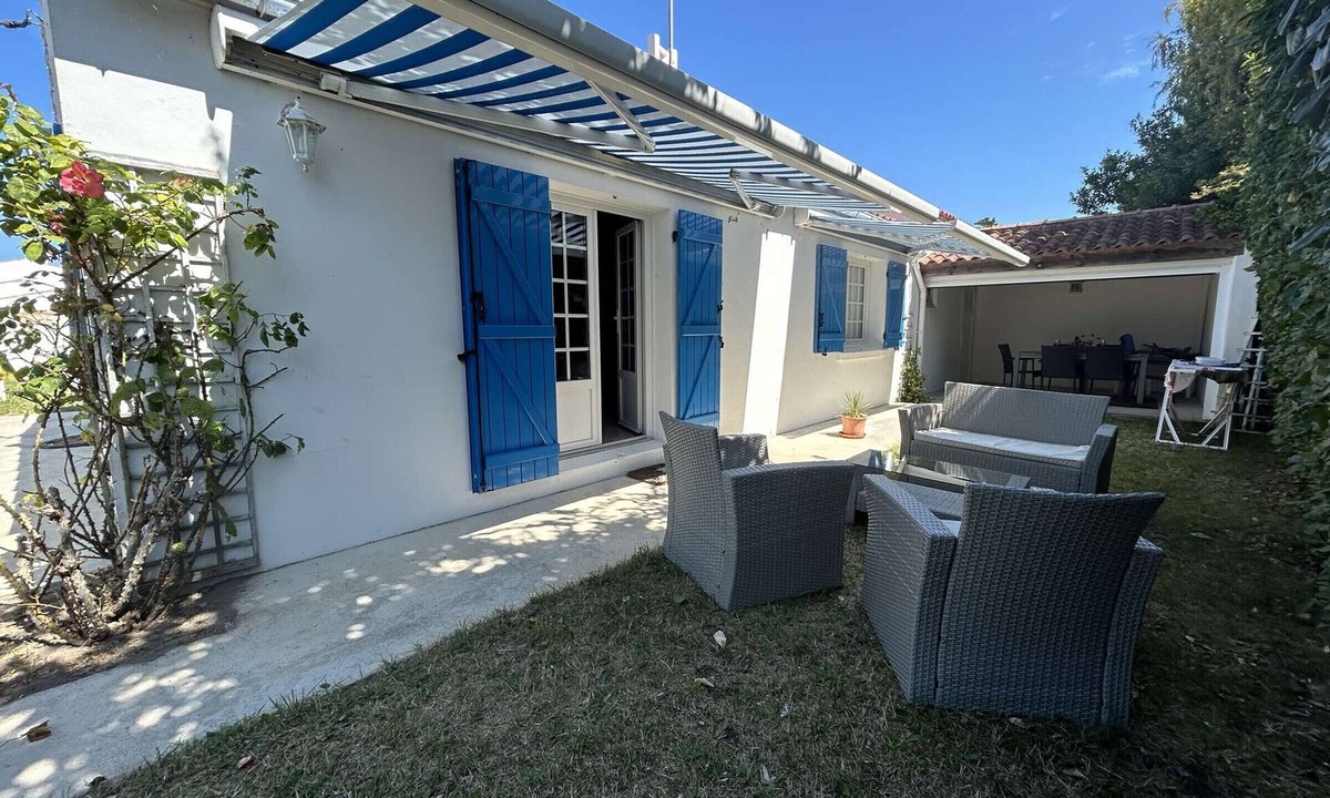 L'Epine House | Quiet 2-Bed Beach House with Garden, Terrace, and Parking