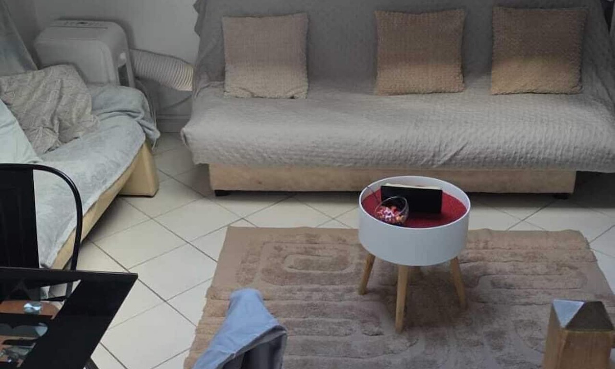 La Ferte-Gaucher House | Quiet 2-Bedroom Apartment with Shared Pool (optional)