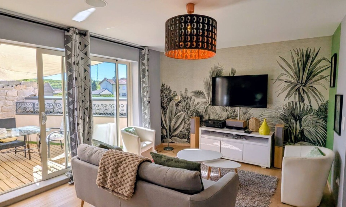 Mogneville House | Quiet 4-person house in a village; pets allowed