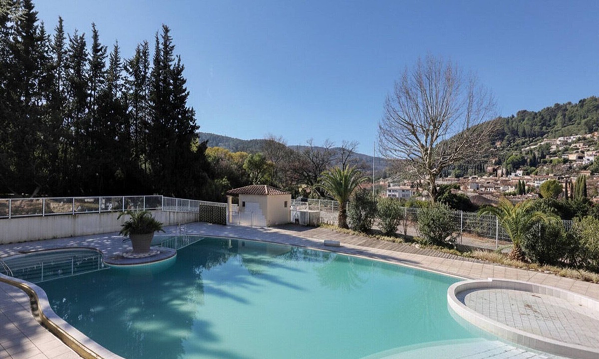 Sollies-Toucas Ski Chalet | Quiet Detached Chalet for five