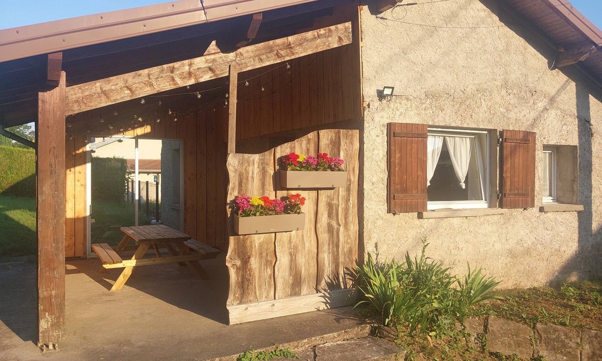 Paroisse Saint-Walburge House | Quiet house for 4 people, games area, private bowling green, table tennis.