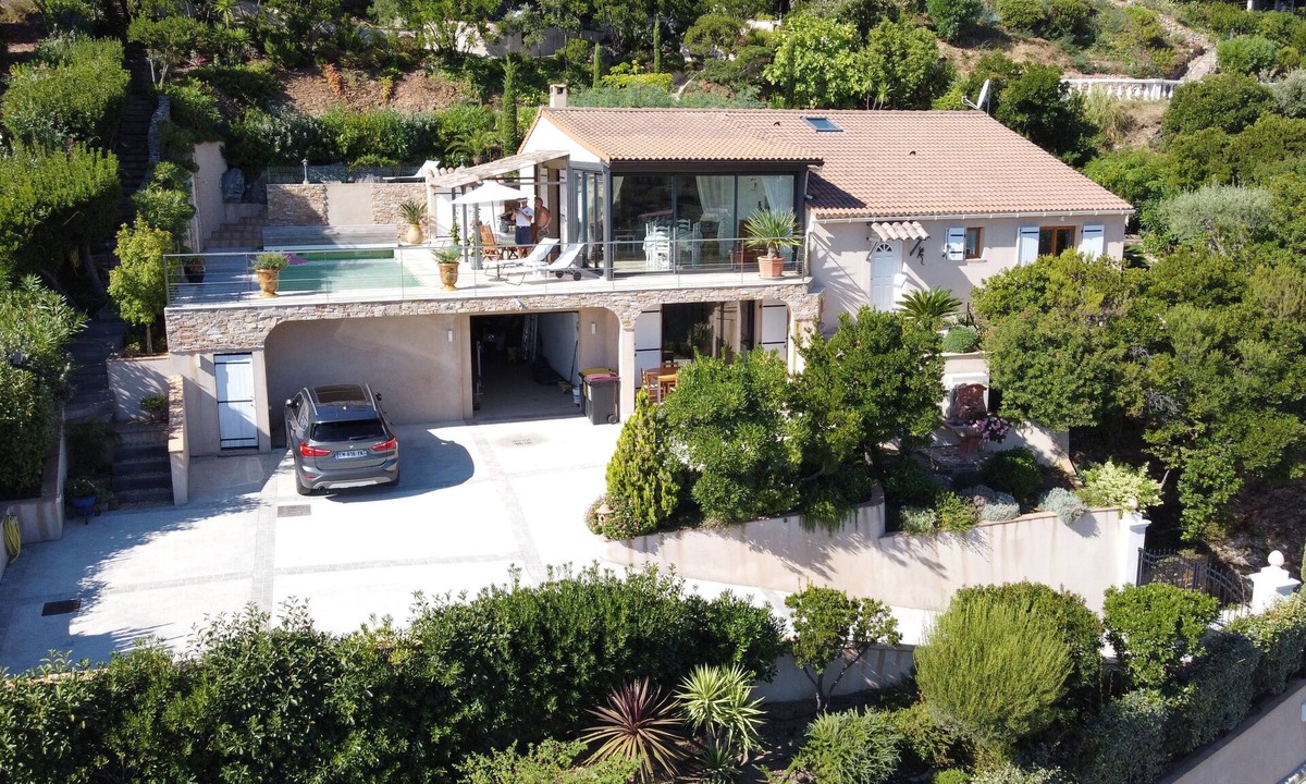 Cavalaire-sur-Mer Villa | quiet villa, decorated in a Provencal style, with a large terrace and a swimming pool
