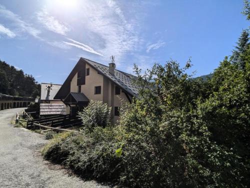 Vallouise Apartment | Résidence Les Cytises - Jolie T2 avec balcon pour 4 personnes avec vue sur les montagnes. MAE-1631