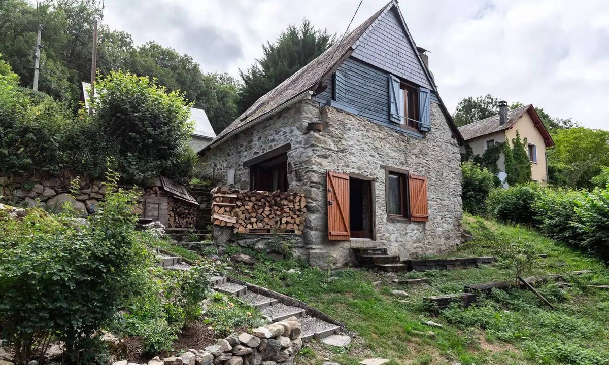 Cazaux-Frechet Villa | Renovated barn for 8 people in Aneran