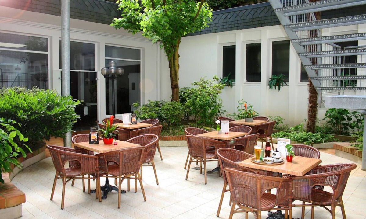Lourdes Hotel | Relax in Comfortable rooms with Parking and Easy Access to Attractions