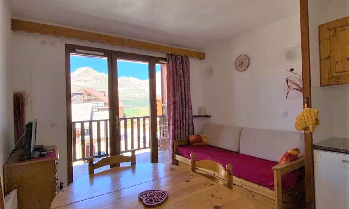 La Joue du Loup Apartment | Renovated 4 ppl apartment with balcony, pets allowed