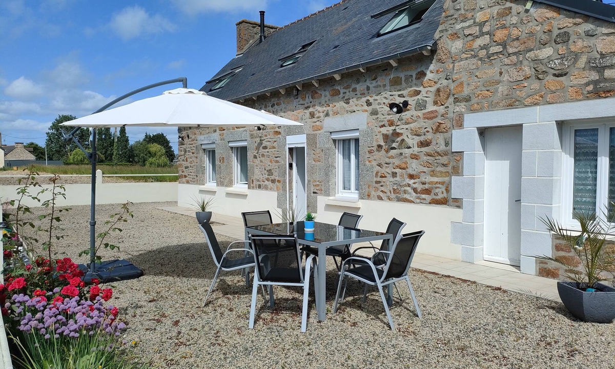 Hillion House | Renovated family cottage in the heart of a nature reserve, 300m from the GR34