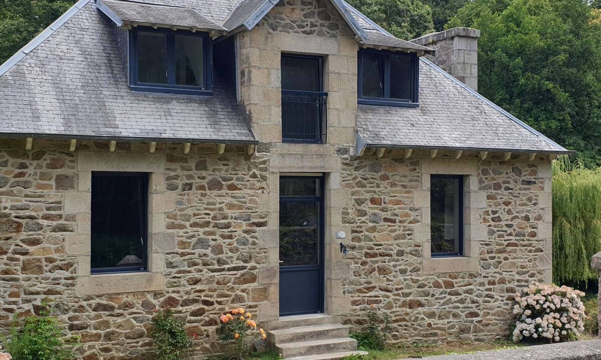 Cite House | Renovated Stone House, Garden, WIFI, 400m from Sea, Saint-Quay-Perros