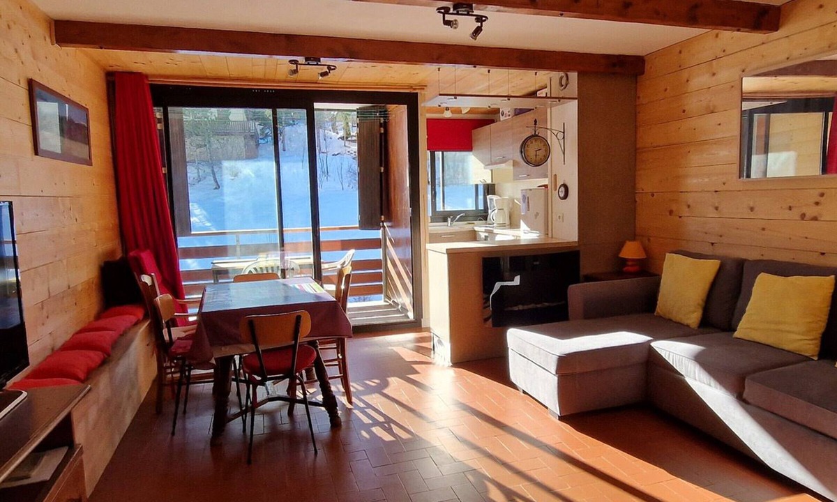 Le Sauze Apartment | Renovated T2 apartment at the slopes, for 6 guests
