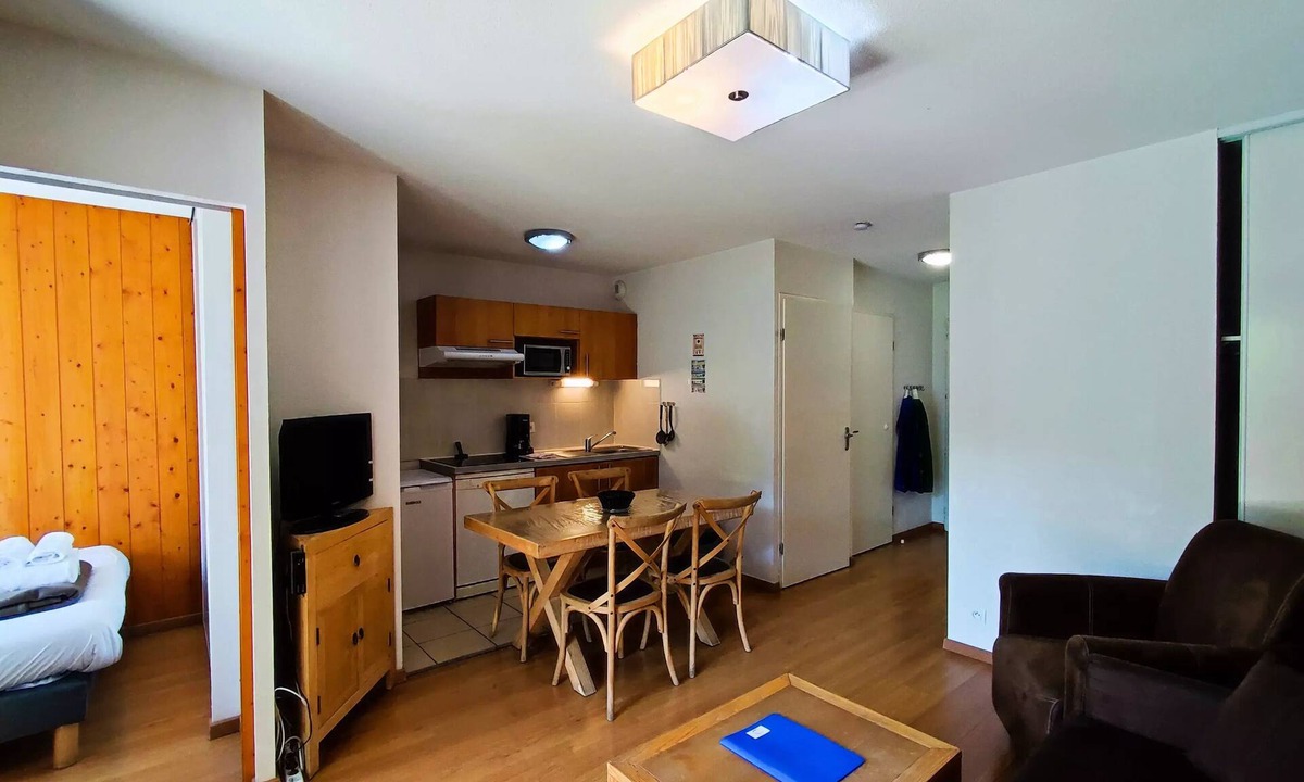 Luz-Saint-Sauveur Apartment | Residence Le Domaine du Val de Roland * - 2 Room Cabin 5 People