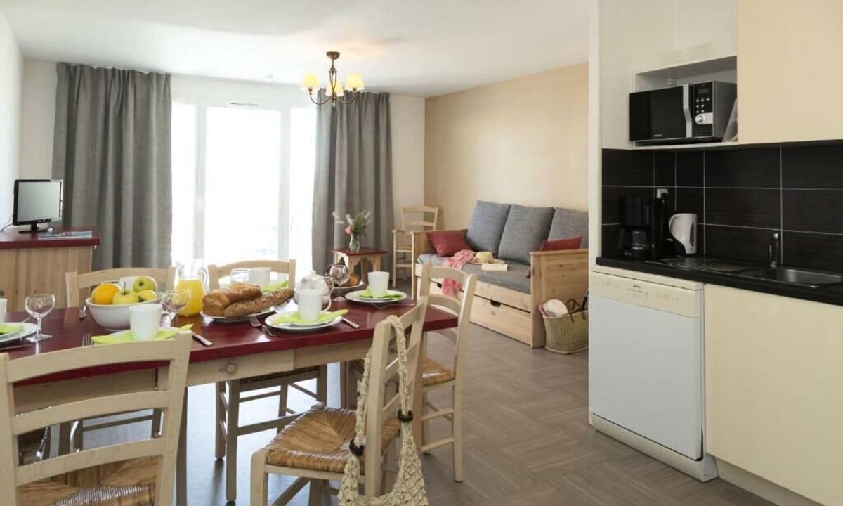 Plougasnou Apartment | Residence Odalys Le Domaine Des Roches Jaunes - 3 Rooms 6 People