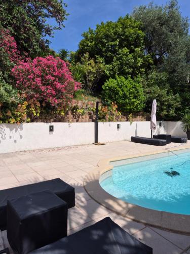 Menton Apartment | Rez de villa avec piscine