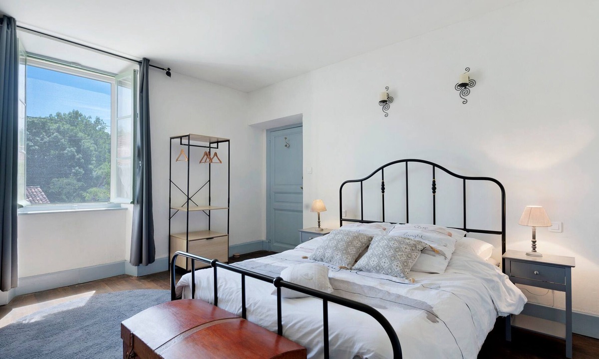 Montgaillard-de-Salies Bed & Breakfast | Rioutord Guest Room with Shared Terrace, Wi-Fi, and Air Conditioning