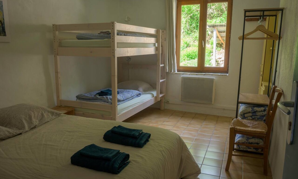 Blieux Apartment | Room 'Chambre Jaune' with Mountain View, Shared Terrace and Shared Garden