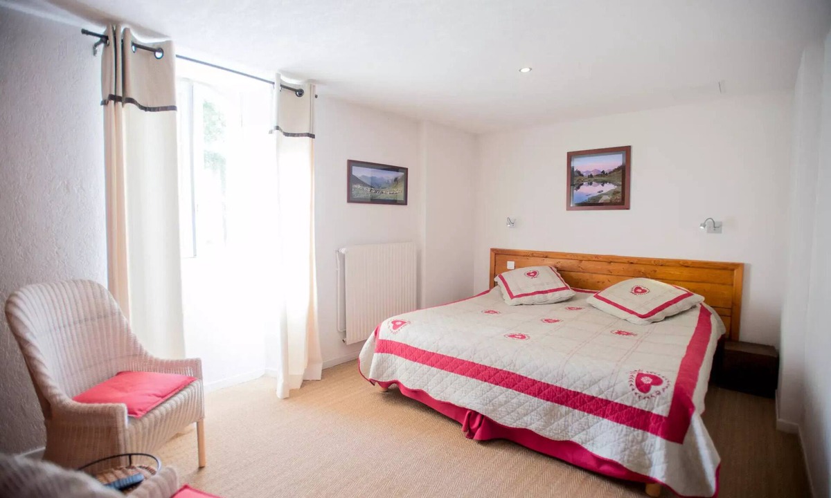 Bagneres-de-Bigorre Hotel | Room for 2 people with breakfast