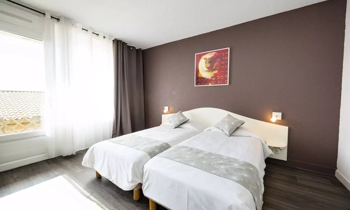 Gilette House | Room for 2 People with Disabilities