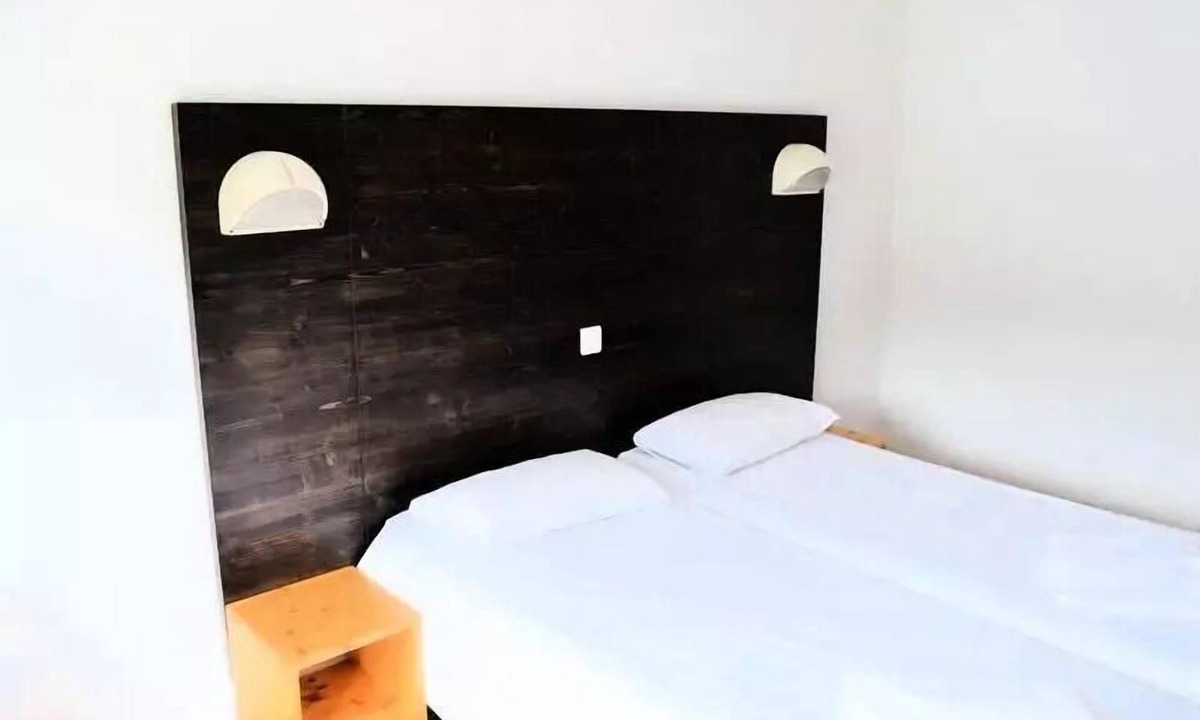 Bois-d'Amont Hotel | Room for 5 People - Full Board - Accessible for People with Disabilities