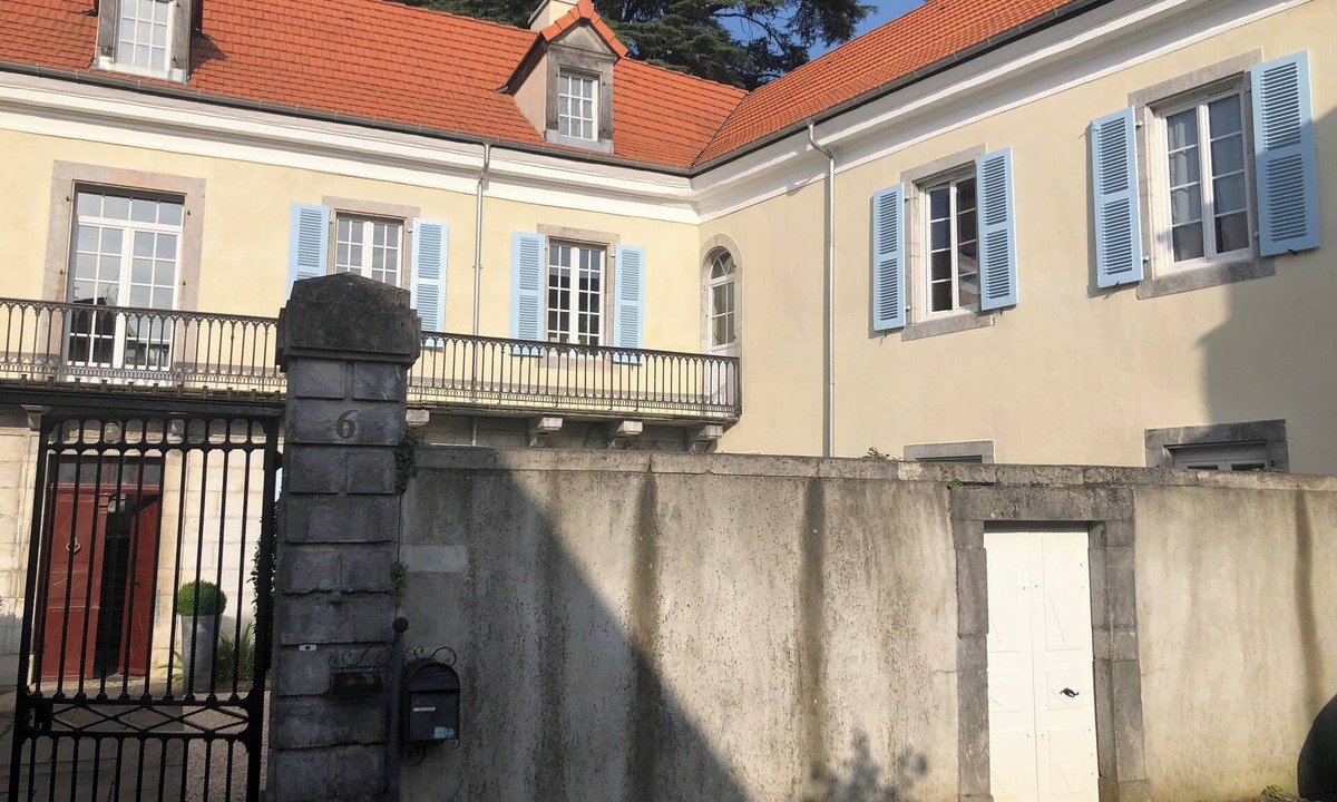 Saint-Pe-de-Bigorre Bed & Breakfast | Room in a 17th-century manor house