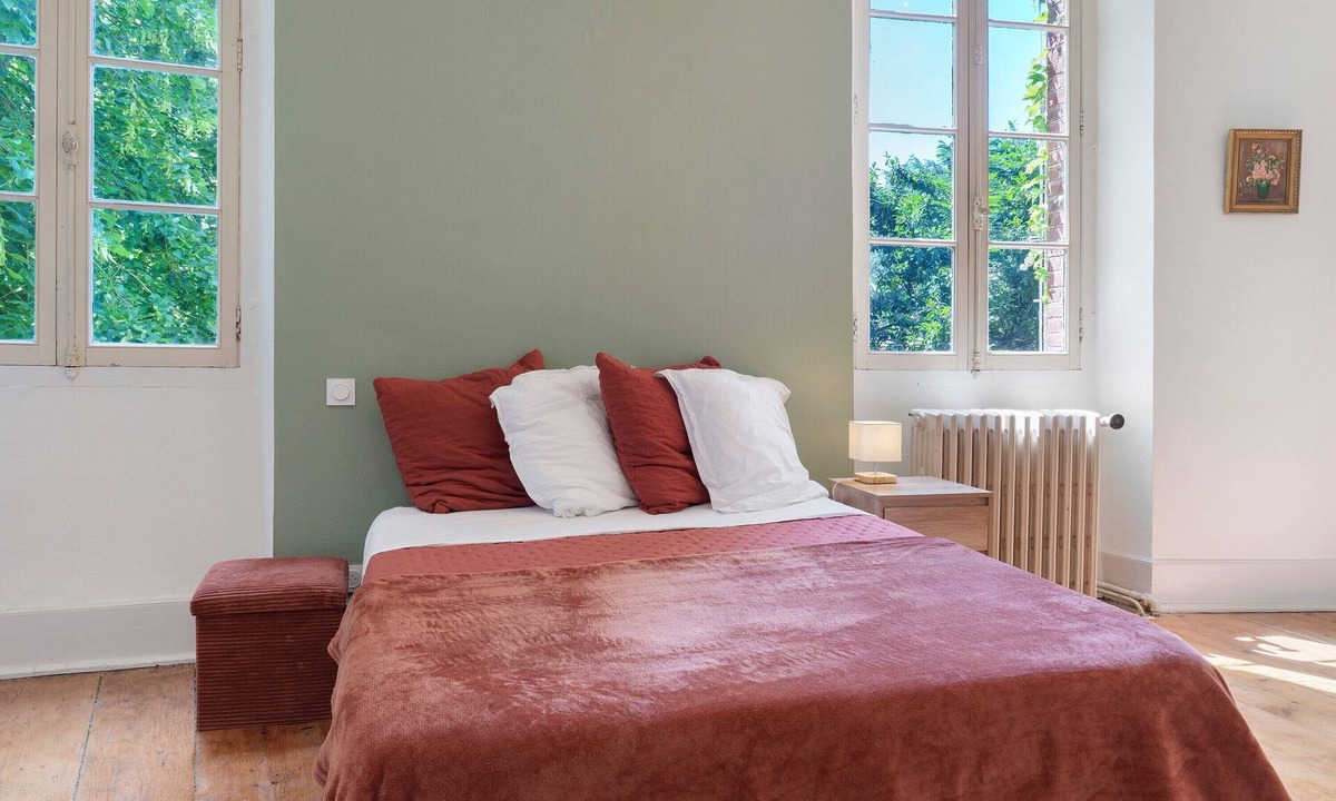 Vic-en-Bigorre Apartment | Room "Room 6" with Shared Terrace, Communal Garden and Wi-Fi