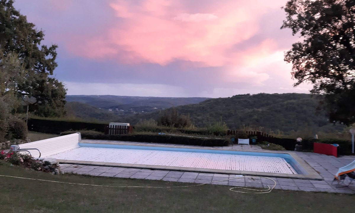 Cahors Bed & Breakfast | Rooms overlooking the garden with a beautiful view, available for rent as a whole or separately