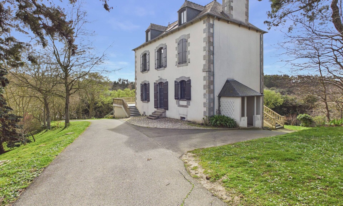 Planguenoual House | Sea view and large garden, 200m from the beach
