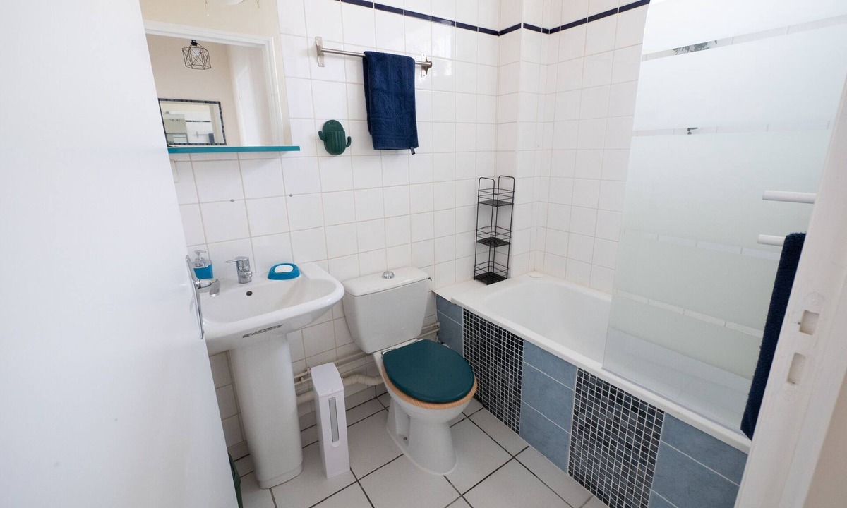 Reims Apartment | Self-contained apartment, ARENA area, la CARTONNERIE, champagne house.
