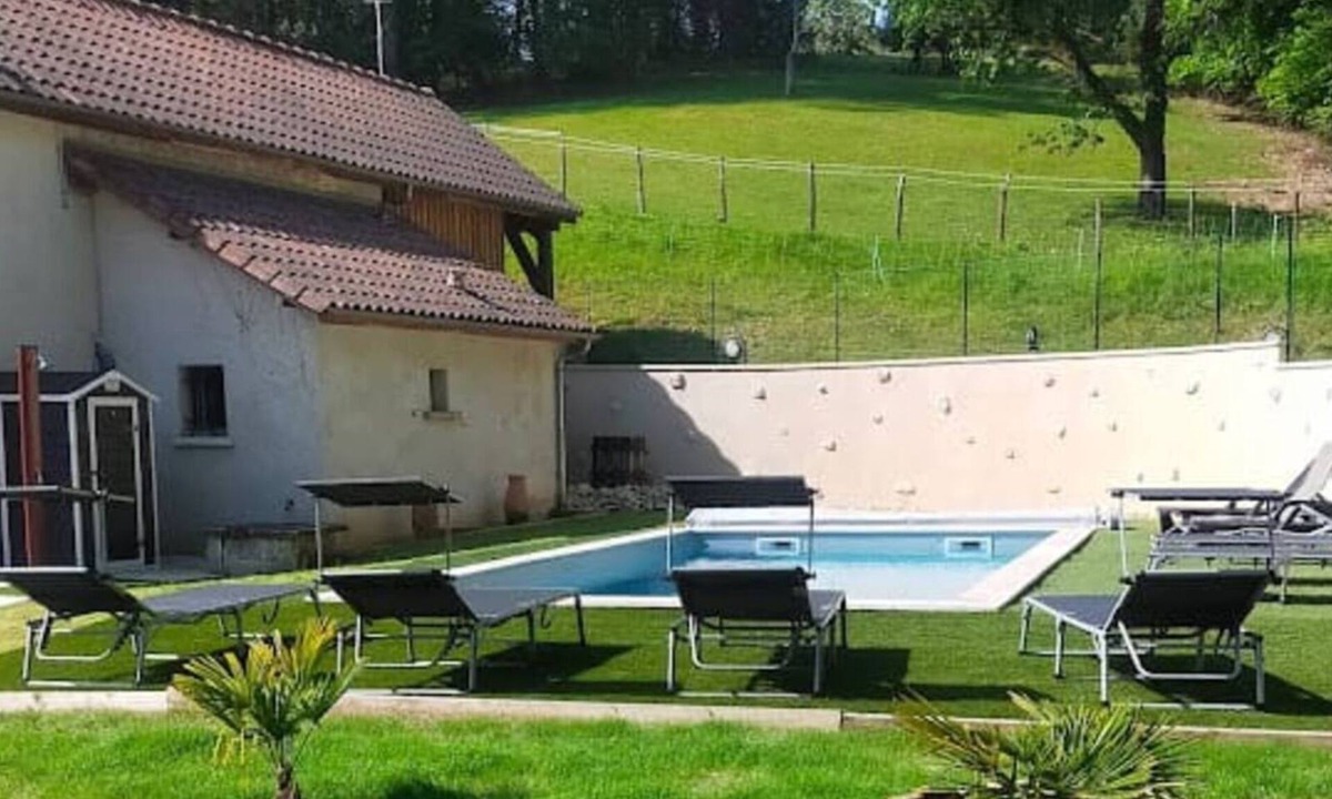 Boulazac-Isle-Manoire Apartment | SIBO GITE apartment 5 pers, swimming pool, nature and city