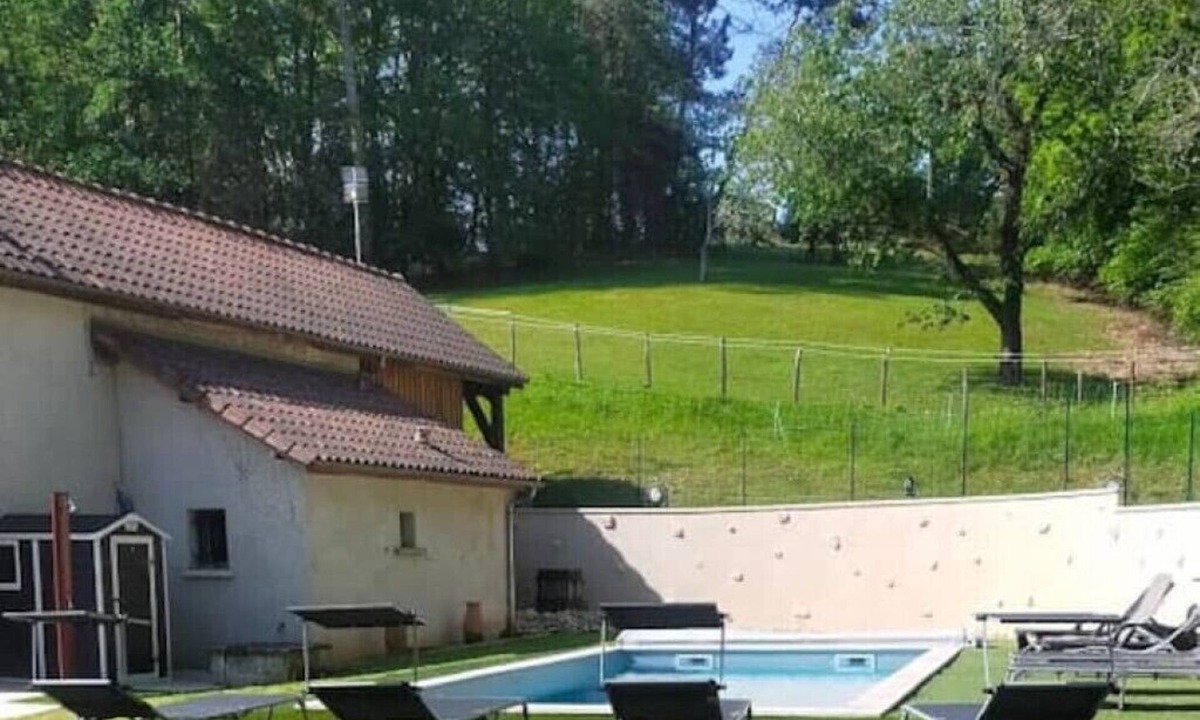 Boulazac-Isle-Manoire Apartment | SIBO GITE apartment 4 pers, swimming pool, nature and city