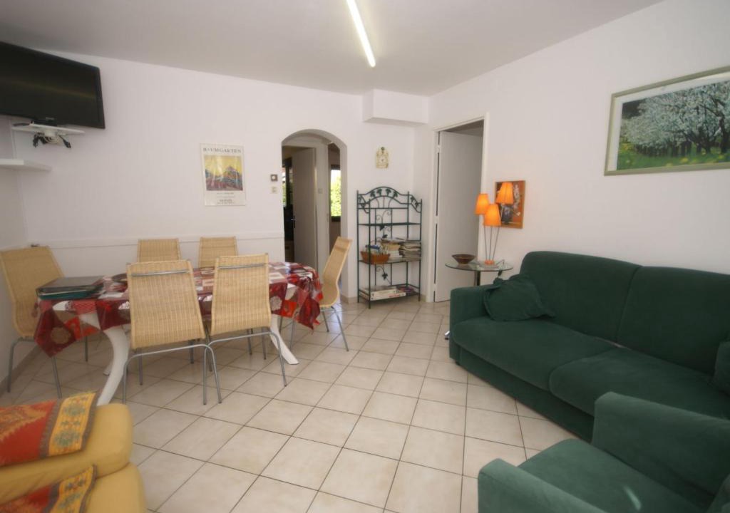 Vic-sur-Seille House | Snug Holiday Home with Fenced Garden Garden Furniture BBQ