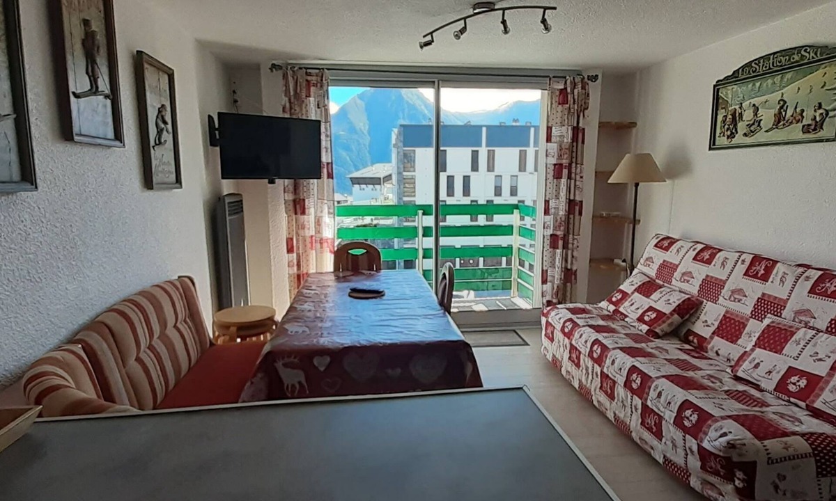Saint-Lary-Soulan Apartment | South-facing triplex, pla d'adet, ski in/ski out, balcony