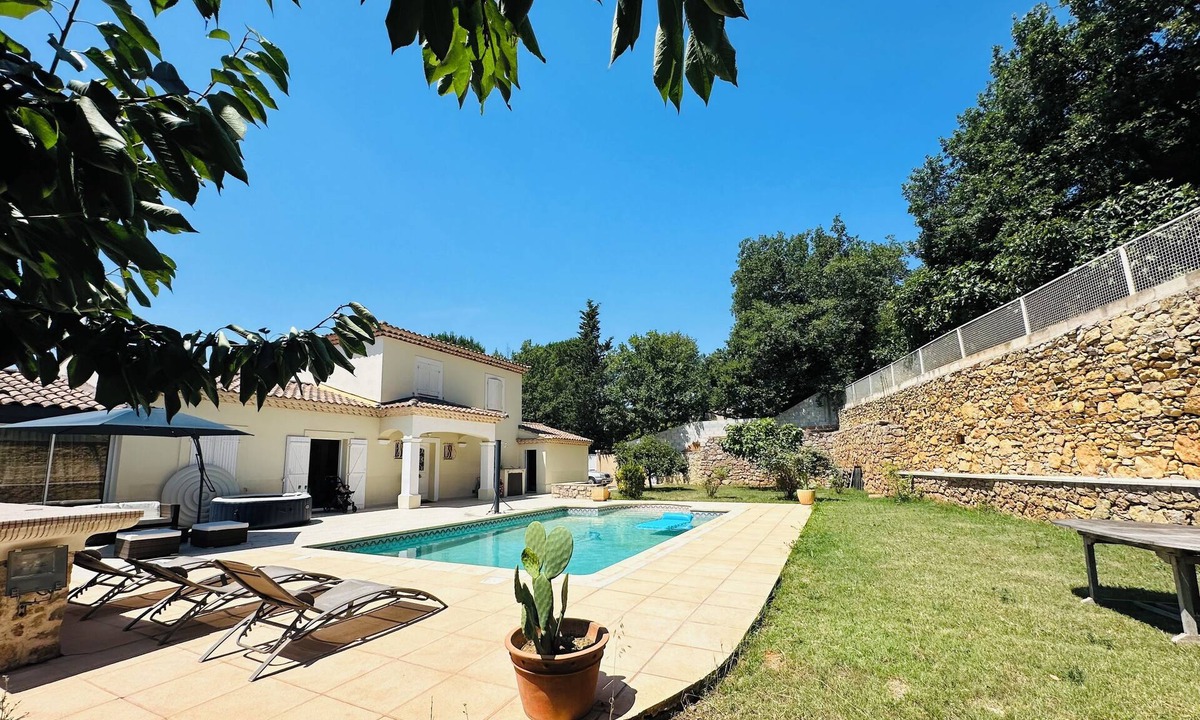 Brignoles Condo | South-facing villa with pool and jacuzzi for an unforgettable stay.