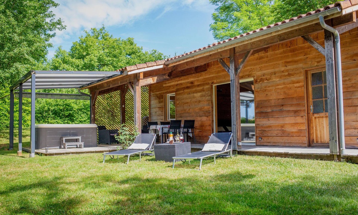 Peyrusse-Grande House | Spa JACUZZI privatif- Piscine en été - Clim - Chalet Cèdre - Gers - Occitanie