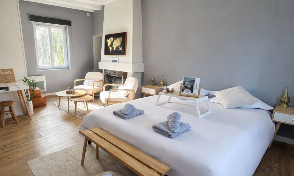 Saumur Apartment | Spa suite, bohemian ambience & romantic experience