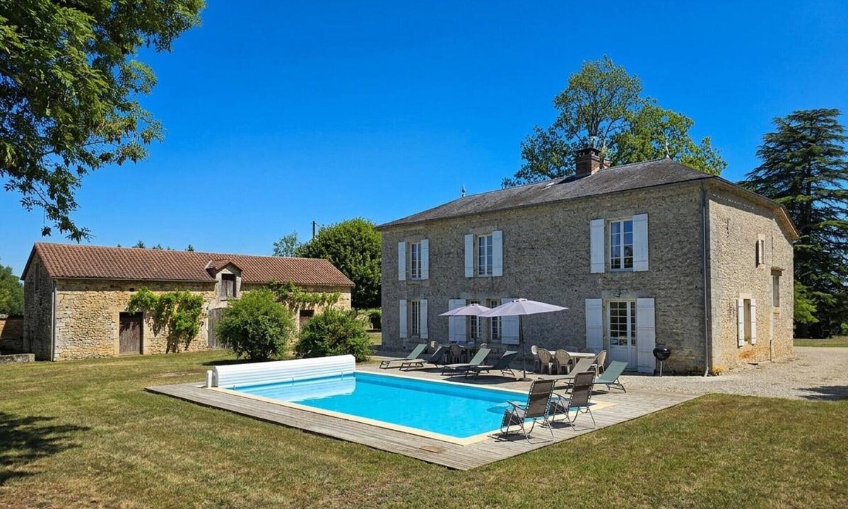 Savignac-les-Eglises Cottage | Spacious 19th-century house with private pool, AC, park, and modern amenities in Dordogne countryside